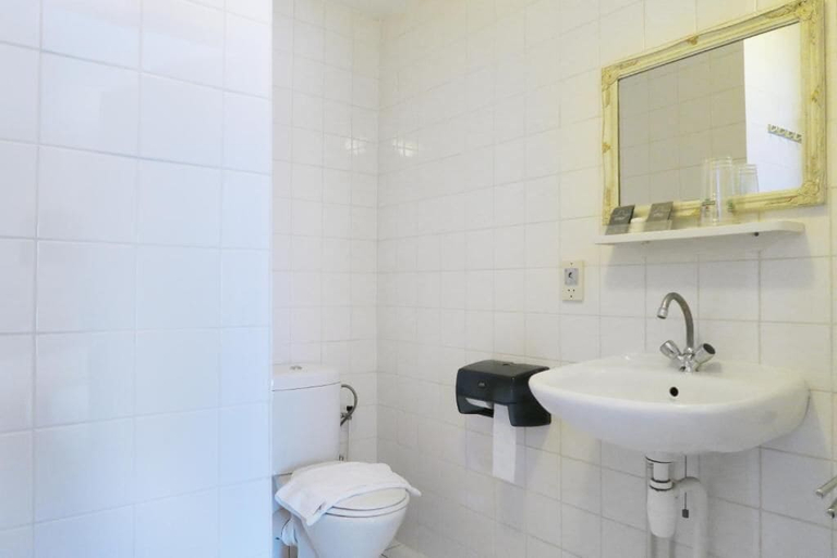 Bathroom 4, Hotel Carillon, Haarlem