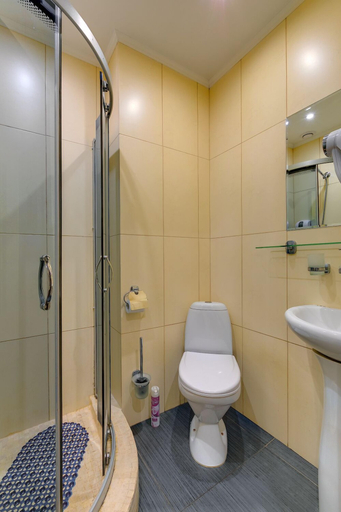 Bathroom 2, Hotel Randevu Pionerskaya, Western