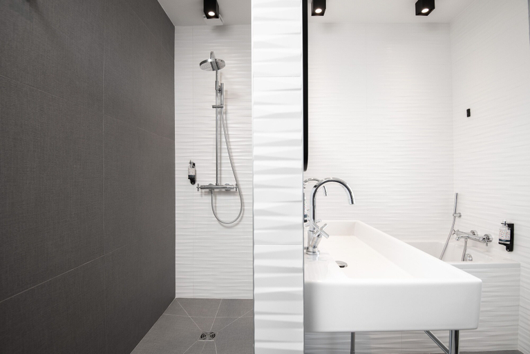 Bathroom 5, Hôtel Montmorency, Aude