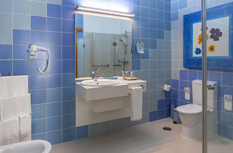 Bathroom 5, Boutique Hotel Casa do Outeiro - Arts & Crafts, Batalha