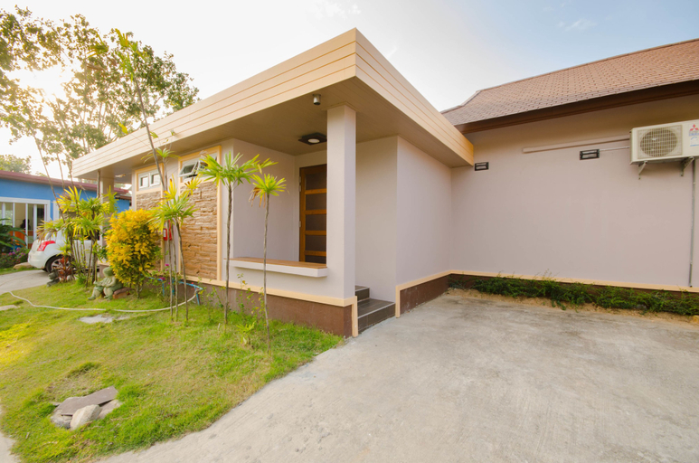 Exterior & Views 2, Pueanjai Resort and Restuarant, Muang Chumphon