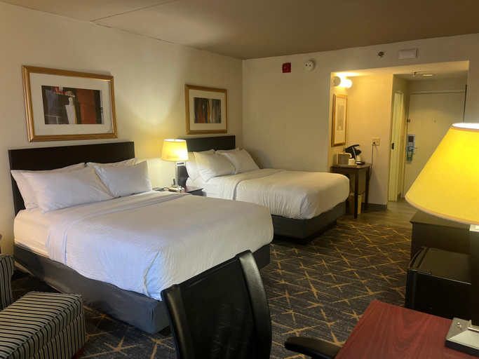 Bedroom 3, Holiday Inn & Suites SPRINGFIELD - I-44 by IHG, Greene