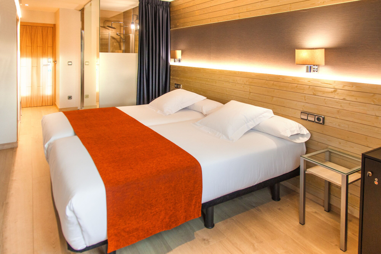 Bedroom 5, Hotel Avenida Coruña, A Coruña
