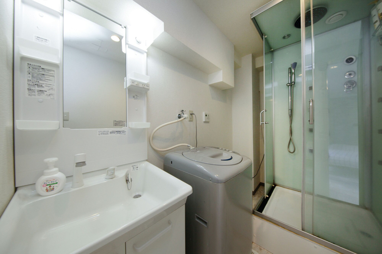 Bathroom 2, Yoyogi Apartment 2-301, Shibuya