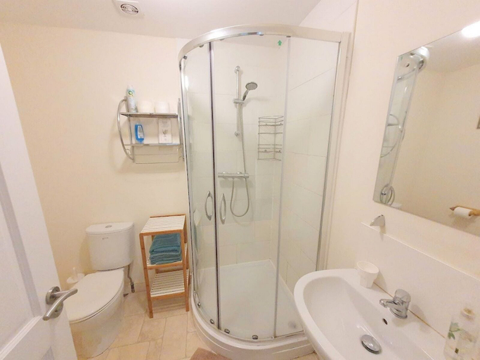 Bathroom 4, 2-bed Flat With Superfast Wi-fi DW Lettings 29br, Kent