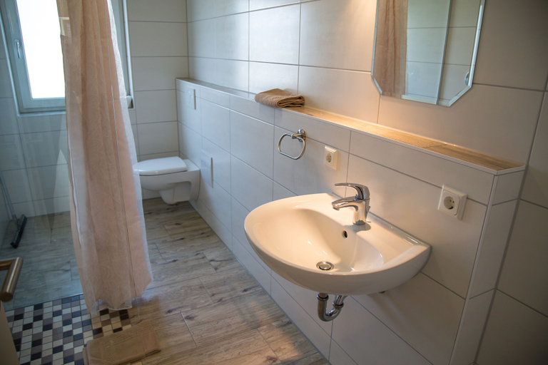 Bathroom 5, Gästehaus zum Lamm Garni, Alb-Donau-Kreis