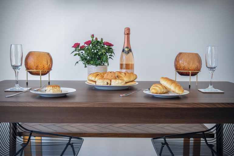 Food & Drinks 5, Swn Y Mor - 4 Bedroom - Llanelli, Carmarthenshire