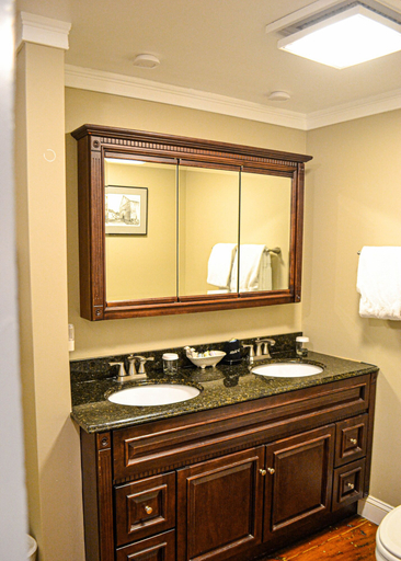 Bathroom 4, The Quechee Inn at Marshland Farm, Windsor