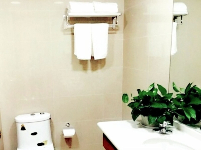 Bathroom 3, GreenTree Inn Langfang GuAn County Xinyuan Street Express Hotel, Langfang
