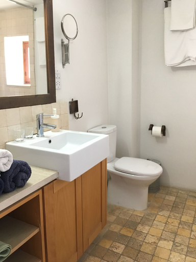 Bathroom, Porfyrios Country House, Larnaca