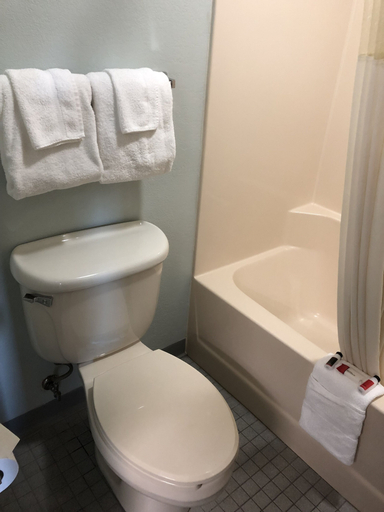 Bathroom 4, Days Inn by Wyndham Iron Mountain, Dickinson
