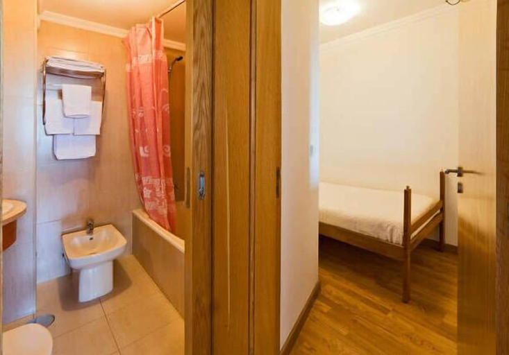 Bathroom 3, Studios Porto Solar, Porto