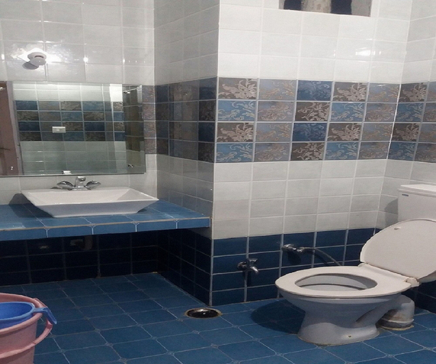 Bathroom 5, Hotel Ishan, Reasi