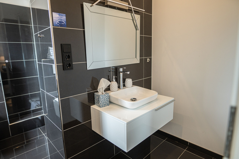 Bathroom 5, Villa Bowdy, Düren