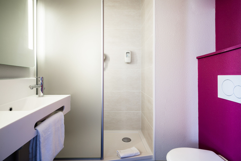 Bathroom 5, B&B HOTEL Bordeaux Centre Bègles, Gironde