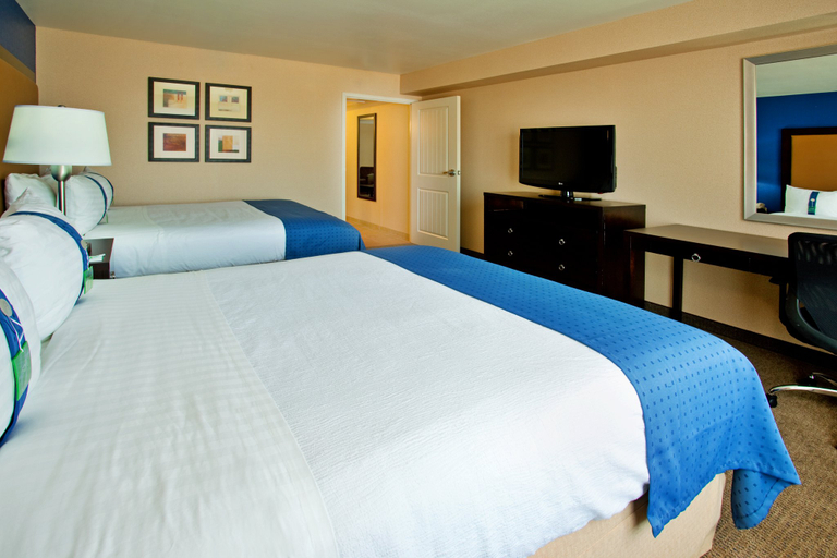 Bedroom 3, Holiday Inn & Suites PHOENIX AIRPORT by IHG, Maricopa
