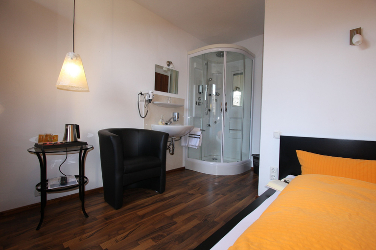 Bedroom 2, Stadthotel Kleiner Berg, Bodenseekreis