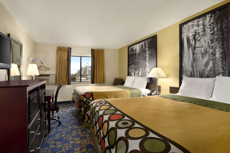 Bedroom 3, Super 8 by Wyndham Carlsbad, Eddy