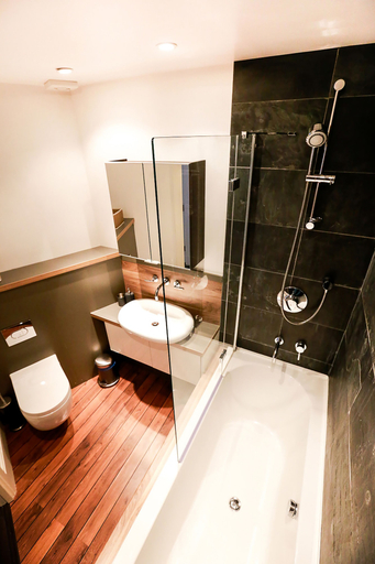 Bathroom 4, Rojen Apartments Liverpool Street, London