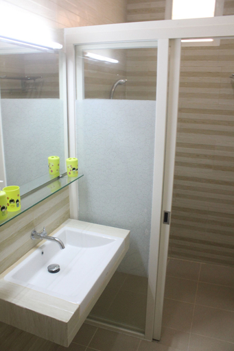 Bathroom 4, IKIRU to Live - Hostel, Surabaya