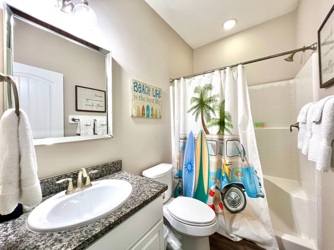 Bathroom 4, Beacons-14921, Nueces
