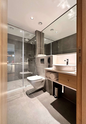 Bathroom 5, Aiden by Best Western Hennur Bengaluru, Bangalore
