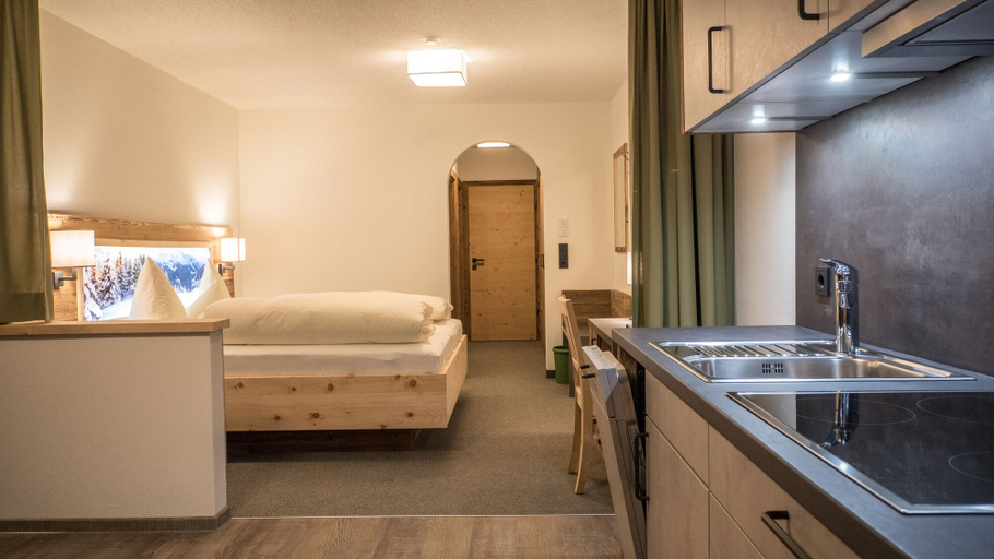 Bedroom 3, Hotel & Apart Central, Schwaz