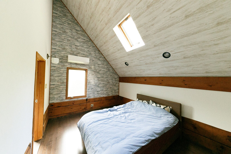Bedroom, Loghouse Seseragi, Tsuru