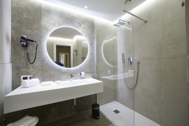 Bathroom 4, La Perla, Ancona