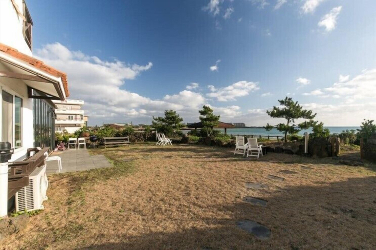 Exterior & Views 2, Jagoga Guest House - Hostel, Seogwipo