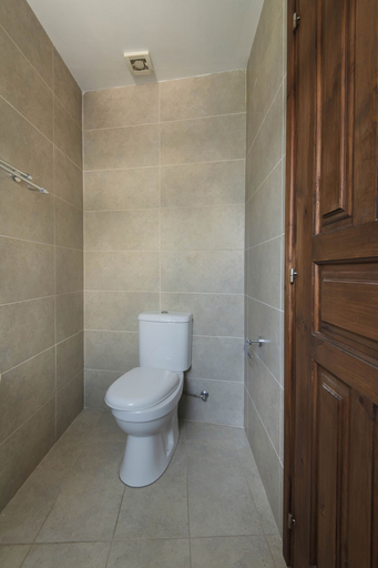 Bathroom 4, Meleni Cottage Houses
