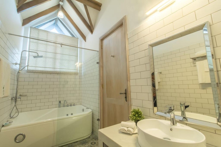 Bathroom 4, The Lynden Grove Hotel, Nuwara Eliya