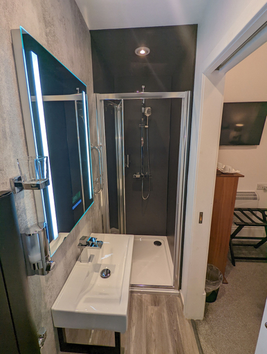 Bathroom 4, Cambeth Lodge Guesthouse, Highland