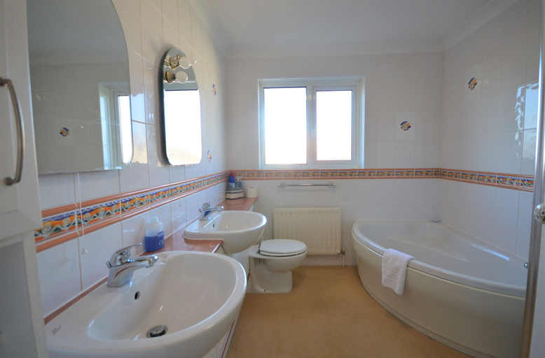 Bathroom 3, Gate House, Isle of Wight