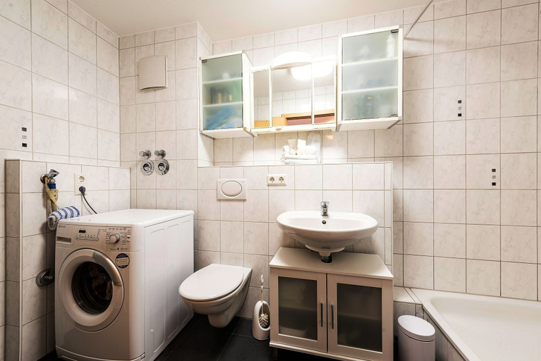 Bathroom 5, Apartment 2 Zimmer Flughafen Stuttgart, Esslingen