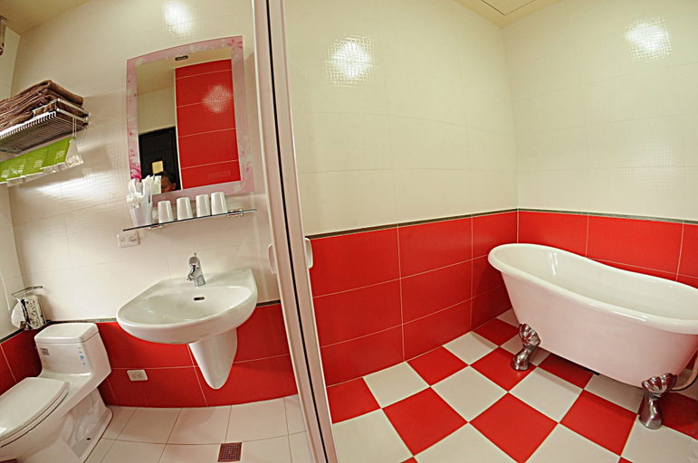 Bathroom 4, Lakeside 46, Hualien