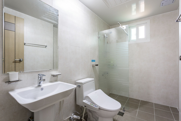 Bathroom 4, Jeju Turning Point, Seogwipo