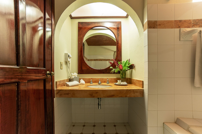 Bathroom 4, Hotel Chichen Itza, Tinúm