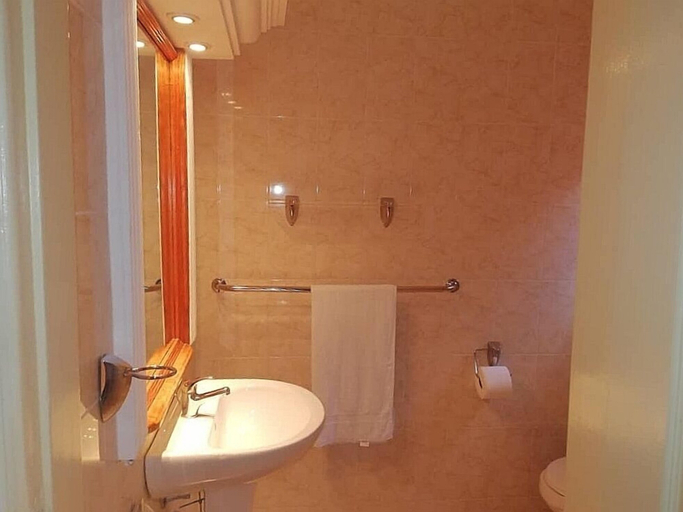 Bathroom 4, Sermaho Residence - Adults Only, Kanifing