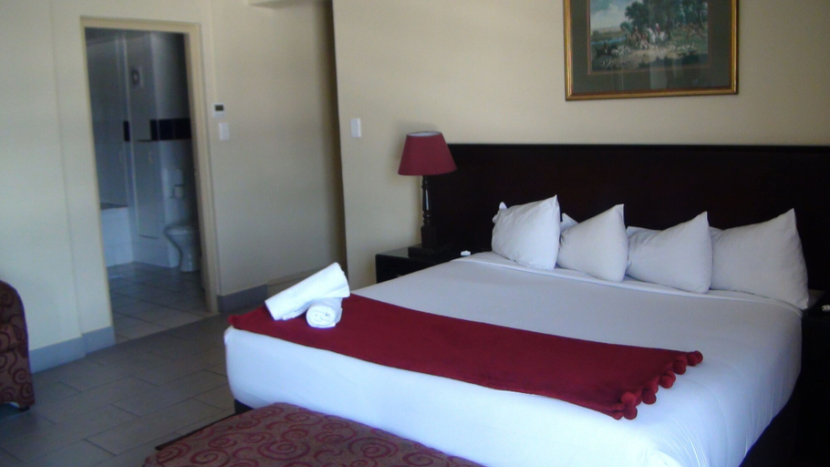 Bedroom 2, Grange Gardens Hotel, eThekwini
