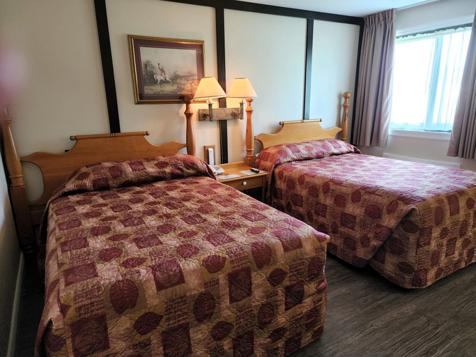 Bedroom 5, McIntosh Country Inn & Conference Centre in Canada, Stormont, Dundas and Glengarry