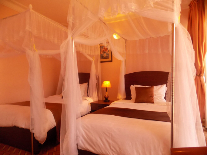 Bedroom 3, Entebbe Travelle'rs Inn, Entebbe