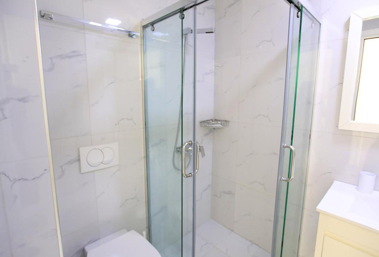 Bathroom 3, Hotel Mare, Sarandës