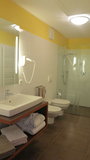 Bathroom 4, Apparthotel Gartenresidence Nalserhof, Bolzano