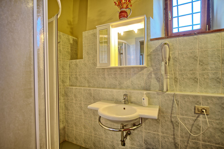 Bathroom 3, Poggio Conca, Florence