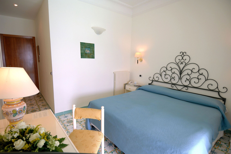 Bedroom 3, Hotel Aurora, Salerno