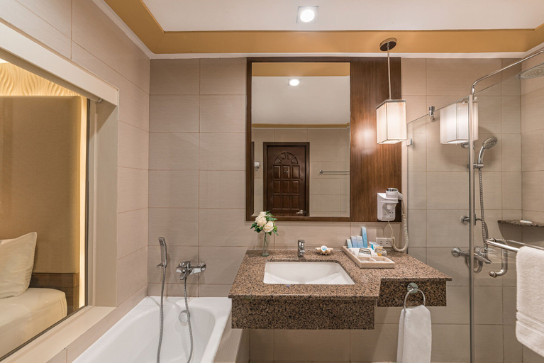 Bathroom 4, Henann Garden Resort, Malay