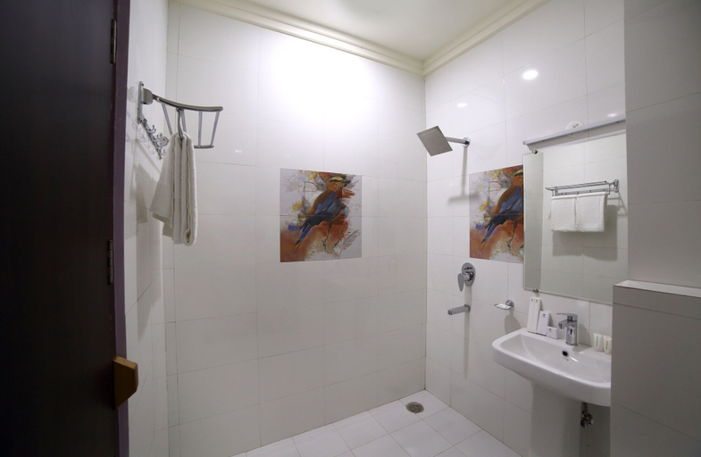 Bathroom 3, Treebo Dee Intercontinental Amritsar, Amritsar