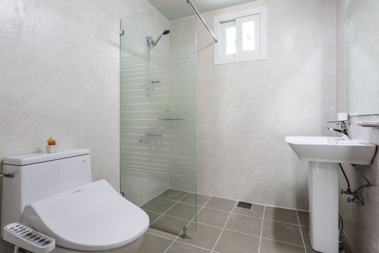 Bathroom 4, Jeju Turning Point, Seogwipo