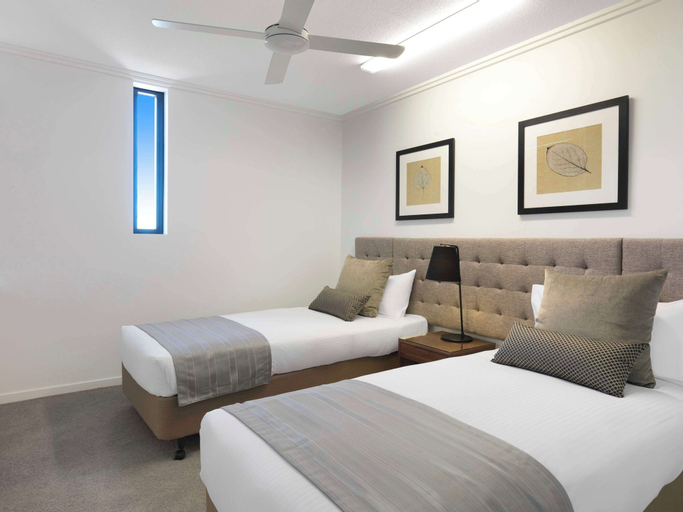 Bedroom 4, Oaks Mackay Carlyle Suites, Mackay - Pt A